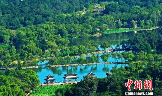 遠(yuǎn)眺避暑山莊 張桂芹 攝