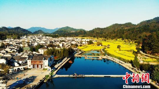 資料圖：春光沐浴下的傳統(tǒng)村落——安徽省黃山市西遞古村落?！△鹦?攝
