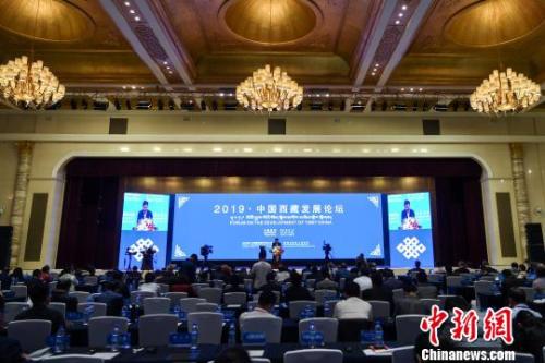 14日晚,，由國(guó)務(wù)院新聞辦公室、西藏自治區(qū)人民政府聯(lián)合主辦的“2019·中國(guó)西藏發(fā)展論壇”在拉薩閉幕,?！『闻罾?攝