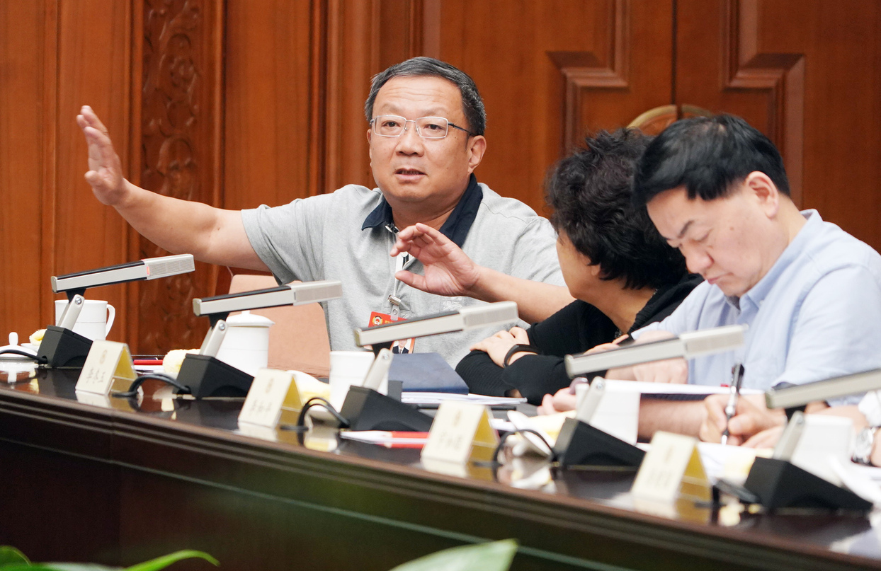 全國(guó)政協(xié)十三屆常委會(huì)第七次會(huì)議小組討論現(xiàn)場(chǎng)