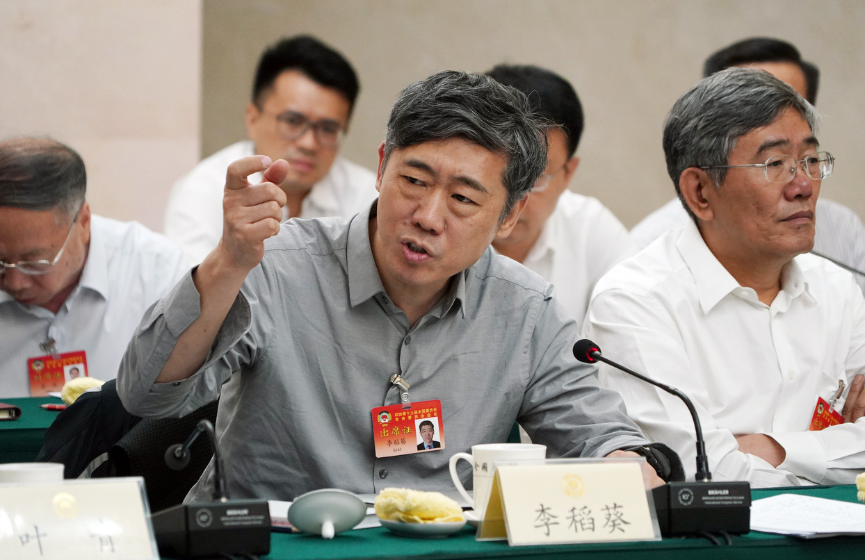    全國(guó)政協(xié)十三屆常委會(huì)第七次會(huì)議小組討論現(xiàn)場(chǎng)