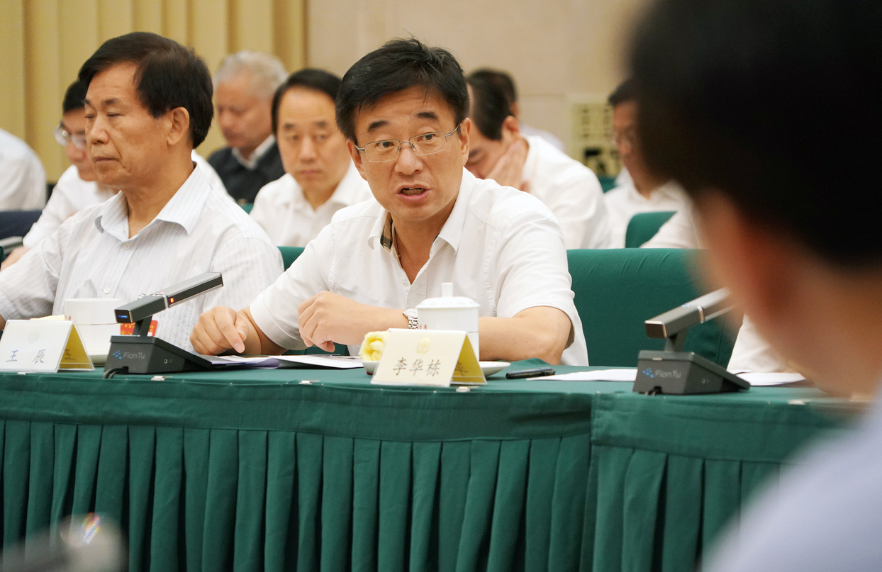     全國(guó)政協(xié)十三屆常委會(huì)第七次會(huì)議小組討論現(xiàn)場(chǎng)