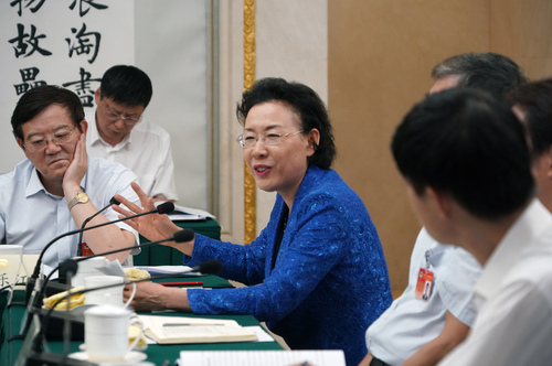 黃丹華常委在專題分組討論會(huì)上發(fā)言,。