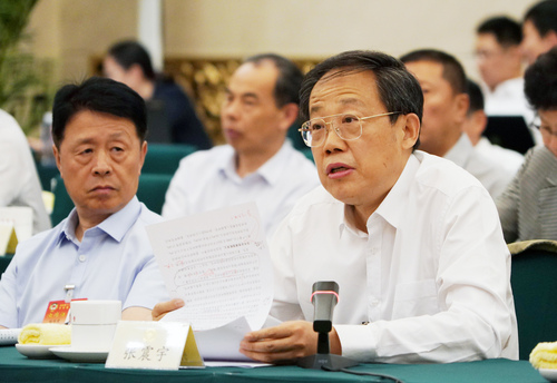張震宇常委在專題分組討論會上發(fā)言,。