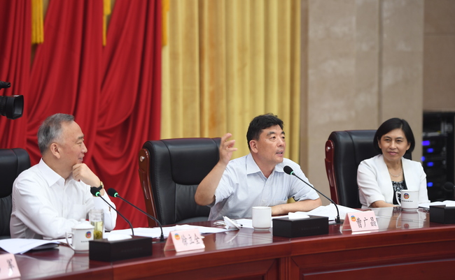 刷屏的藍(lán)天白云,，難道是“假藍(lán)天”,？ ——湖北省政協(xié)召開打贏藍(lán)天保衛(wèi)戰(zhàn)月度專題協(xié)商會(huì)側(cè)記