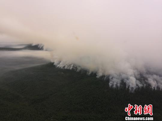 圖為大興安嶺金河火場(chǎng)航拍畫面,。重點(diǎn)國(guó)有林管理局防滅火指揮部供圖