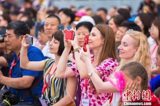 第十屆中俄文化大集開(kāi)幕現(xiàn)場(chǎng),。黑河市委宣傳部供圖