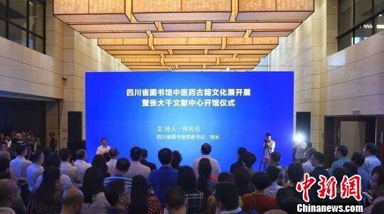圖為活動(dòng)開幕式現(xiàn)場?！＄娦?攝