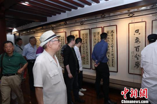 當代書法大師舒同父子書畫展同期開幕,。　慕梁 攝