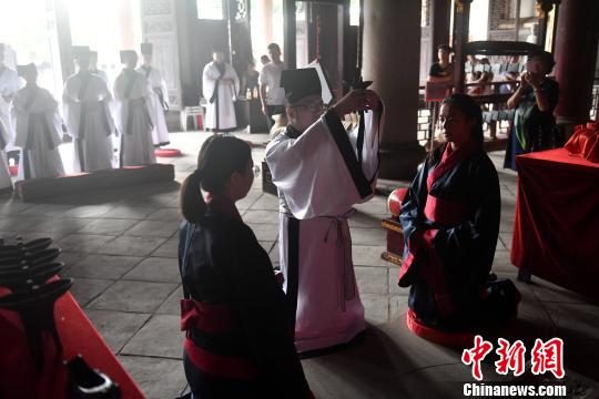福州文廟首度重現(xiàn)傳統(tǒng)“釋菜禮”,。　呂明 攝