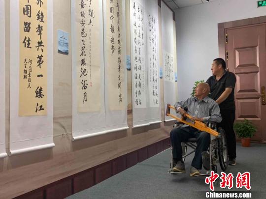 此次展覽展出了從世界各地6000余人7636幅書法作品中評審出的20幅“衛(wèi)夫人獎”優(yōu)秀作品,，以及203幅入展作品?！±钔ヒ?攝