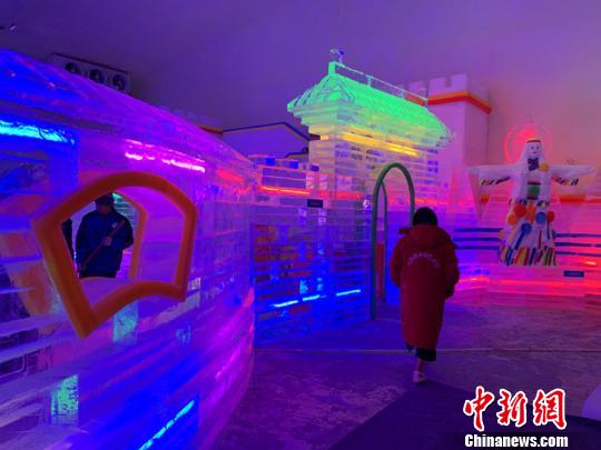 山西長治通天峽景區(qū)國際冰雕邀請賽開幕，七彩城冰雪藝術(shù)館正式開園迎客,?！⑿〖t 攝