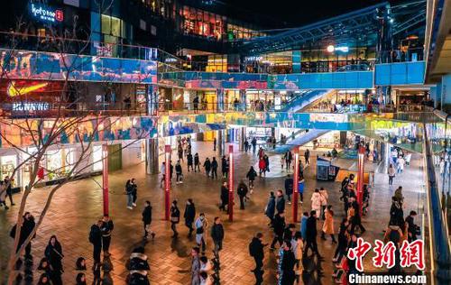 北京市出臺(tái)13條具體措施進(jìn)一步繁榮夜間經(jīng)濟(jì),、促進(jìn)消費(fèi)增長。北京市商務(wù)局供圖