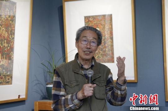 圖為西藏美協(xié)顧問(wèn),、著名畫(huà)家余友心談西藏宗教壁畫(huà)歷史發(fā)展,。　趙朗 攝