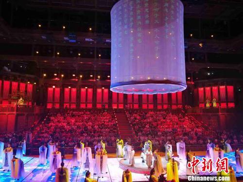 大型禮樂(lè)節(jié)目《金聲玉振》對(duì)文化經(jīng)典進(jìn)行了立體呈現(xiàn),。　孫婷婷 攝