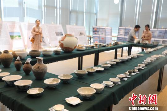 目前考古所修復(fù)的文物標(biāo)本有100余件,。　管亦鳴 攝