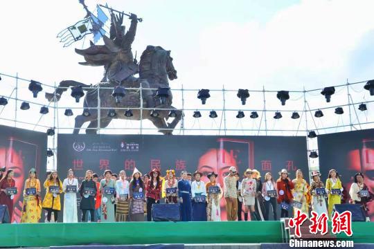 圖為進(jìn)入復(fù)賽的參賽選手合影留念,?！◆?shù)り?攝