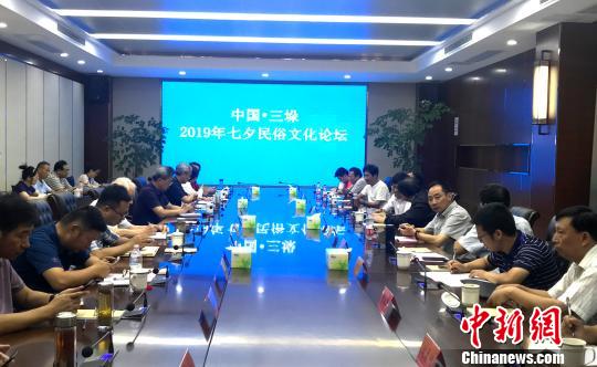 8月6日，民俗專家學(xué)者“秦觀故里”話“七夕”,。　崔佳明 攝