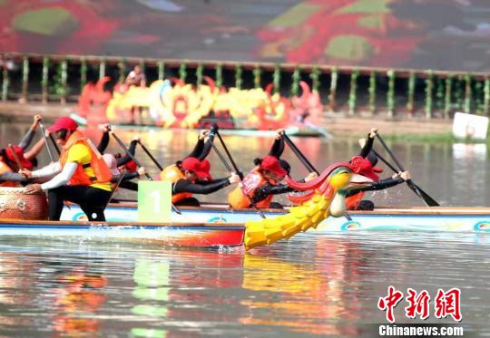 據(jù)了解,，在女兒節(jié)開(kāi)幕式后，將舉行廣元女兒節(jié)傳統(tǒng)特色活動(dòng)鳳舟賽,，有12支鳳舟隊(duì)伍參加直道競(jìng)速比賽,。(資料圖) 廣元市委宣傳部供圖 攝