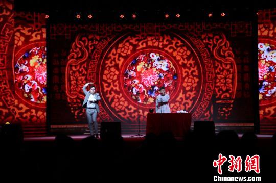 演出現(xiàn)場(chǎng),?！￡惼G迪 攝