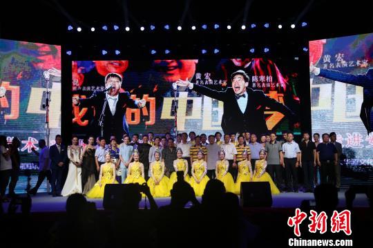 演出現(xiàn)場(chǎng)?！￡惼G迪 攝
