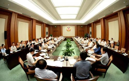“鼓勵社會力量興辦教育,，促進民辦教育健康發(fā)展”專題分組會議現(xiàn)場。本報記者 齊波攝
