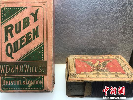 老上海三零年代生活物件主題展展品——火柴盒,。　徐明睿 攝