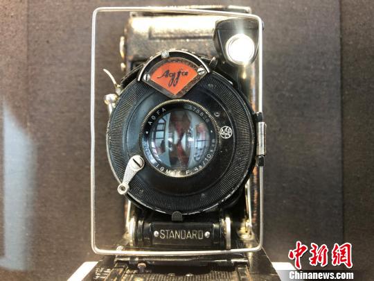 老上海三零年代生活物件主題展展品——照相機(jī),。　徐明睿 攝