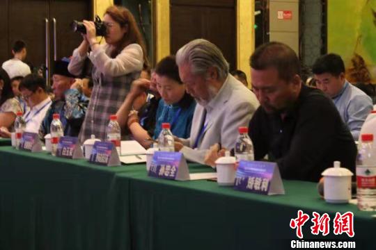 百余名國(guó)內(nèi)外專家齊聚內(nèi)蒙古探討國(guó)家級(jí)非遺烏力格爾