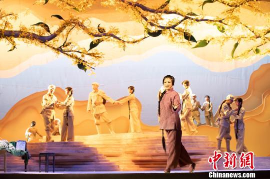 劇情：從1929到1989,，從16歲到76歲，青絲變白發(fā),，陶榮的守望歷程跨越了整整六十年,。六十年來,，她把對繼田哥的那份長長思念與牽掛化作了手中絲線，一針一針地繡進(jìn)了一雙又一雙充滿期盼的鞋墊里,。終于,，在一千四百四十雙時，她等到了繼田哥的消息,！合肥市文化廣電新聞出版局供圖