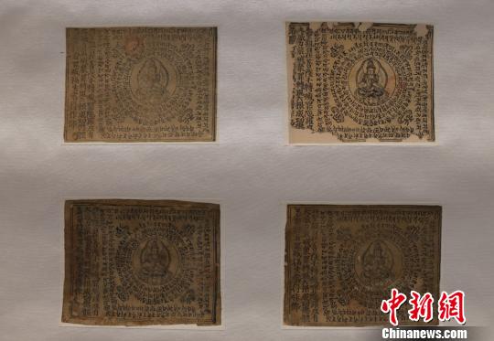 展出作品均為莫高窟藏經(jīng)洞出土,、現(xiàn)流散海外文物的復(fù)制品，包括東晉十六國到北宋的絹畫,、紙本畫,、印刷品、經(jīng)卷等,?！《⌒?攝