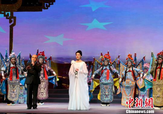 圖為京黃交響《中國舞臺》表演,。　夏瑩 攝