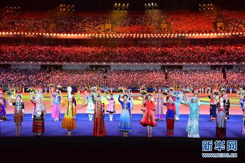 9月8日，第十一屆全國(guó)少數(shù)民族傳統(tǒng)體育運(yùn)動(dòng)會(huì)開幕式在河南省鄭州市舉行,。 這是開幕式現(xiàn)場(chǎng),。 新華社記者朱祥攝