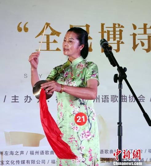參賽選手展演福州評(píng)話?！∮浾邉⒖筛?攝