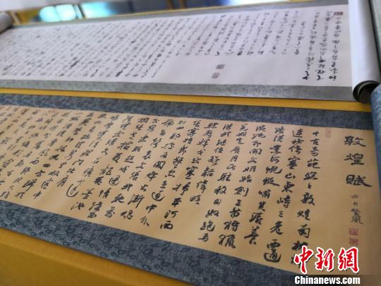 王淑萍收藏的來自全國各地書法愛好者抄寫的經(jīng)書,。　丁思 攝