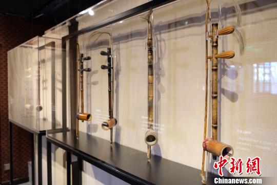 《中國(guó)京胡文化展——暨樓莊東收藏陳列》,?！⊥躞?攝