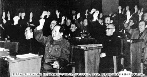 全國政協(xié)一屆三次會議通過《關(guān)于抗美援朝工作的決議》,，并通過郭沫若,、陳叔通、彭真提出的制發(fā)抗美援朝紀念章的建議,。