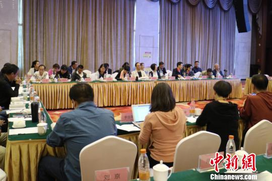 會(huì)議現(xiàn)場(chǎng),?！∈鸺?攝