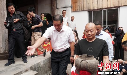 圖為：交接儀式,。臨海市博物館供圖