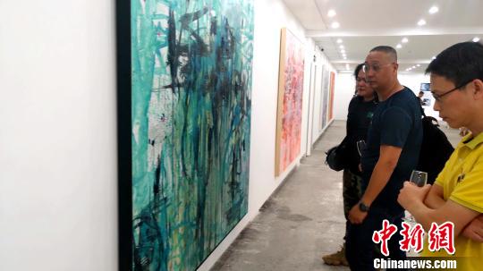 澳籍藝術(shù)家俞曉剛在廈展出當代繪畫藝術(shù)展