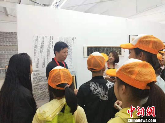 魏躍華希望,，以后每隔30年由魏氏家族族長或有能力的家族成員續(xù)修家譜,，及時將家譜延續(xù)下去，傳承家譜文化,，形成族規(guī)?！钆迮?攝
