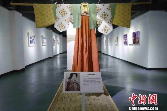 展覽現(xiàn)場?！⌒煨■?攝