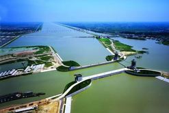 全國(guó)政協(xié)委員,、水利部長(zhǎng)江水利委員會(huì)總工程師仲志余：縱橫江河