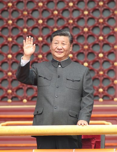 10月1日,，慶祝中華人民共和國成立70周年大會在北京天安門廣場隆重舉行,。中共中央總書記、國家主席,、中央軍委主席習(xí)近平發(fā)表重要講話并檢閱受閱部隊,。這是習(xí)近平在天安門城樓上。 新華社記者 黃敬文 攝