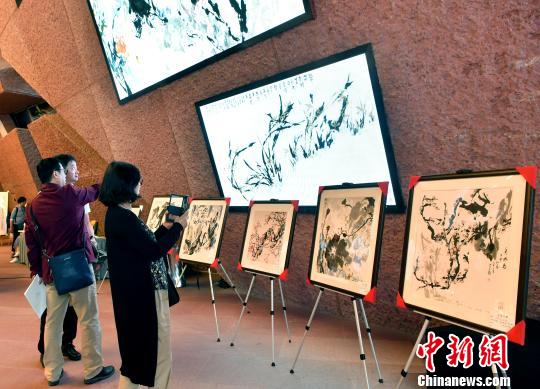 活動現(xiàn)場,?！“苍?攝