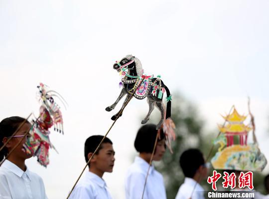 青?！胺沁z”富礦區(qū)刮校園非遺“旋風(fēng)”