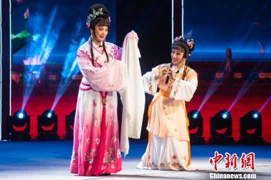 圖為瓊劇演出,。　洪堅(jiān)鵬 攝