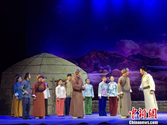 首部二人臺(tái)革命歷史劇《多松年》首演獲好評(píng)