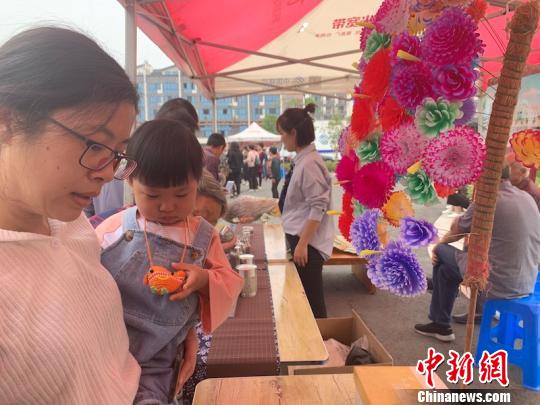 永康民間傳統(tǒng)手工技藝——方巖紙花 奚金燕 攝
