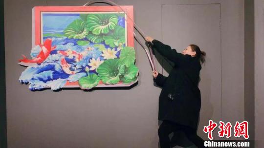 朝鮮主題3D油畫情景式打卡區(qū),，為藝術(shù)愛好者提供了參觀,、留影的浸入式體驗(yàn)?！埖さ?攝